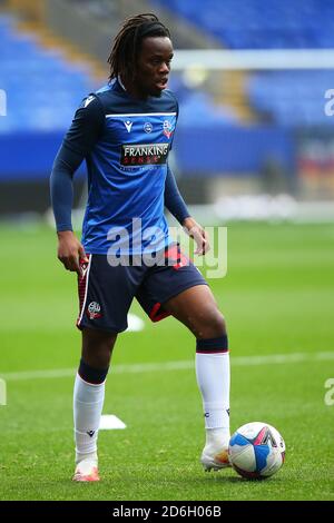 BOLTON, INGHILTERRA. 17 OTTOBRE New Bolton firma Peter Kioso riscaldamento durante la partita Sky Bet League 2 tra Bolton Wanderers e Oldham Athletic al Reebok Stadium di Bolton sabato 17 ottobre 2020. (Credit: Chris Donnelly | MI News) Credit: MI News & Sport /Alamy Live News Foto Stock