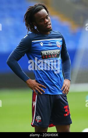 BOLTON, INGHILTERRA. 17 OTTOBRE New Bolton firma Peter Kioso riscaldamento durante la partita Sky Bet League 2 tra Bolton Wanderers e Oldham Athletic al Reebok Stadium di Bolton sabato 17 ottobre 2020. (Credit: Chris Donnelly | MI News) Credit: MI News & Sport /Alamy Live News Foto Stock