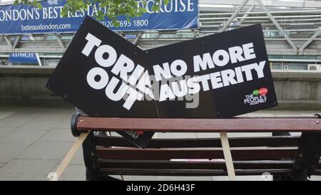LONDRA, REGNO UNITO - 12 maggio 2018: Segni di marcia di protesta a Londra Foto Stock