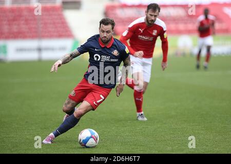 Swindon, Regno Unito. 17 Ott 2020. Chris Maguire di Sunderland durante la partita EFL Sky Bet League 1 tra Swindon Town e Sunderland al County Ground, Swindon, Inghilterra, il 17 ottobre 2020. Foto di Dave Peters. Solo per uso editoriale, è richiesta una licenza per uso commerciale. Nessun utilizzo nelle scommesse, nei giochi o nelle pubblicazioni di un singolo club/campionato/giocatore. Credit: UK Sports Pics Ltd/Alamy Live News Foto Stock