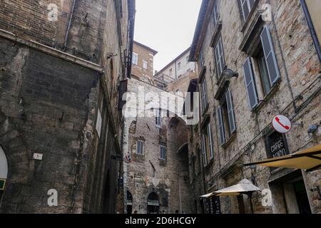 Perugia - Agosto 2019: via del centro di Perugia Foto Stock