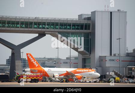 Un aeromobile EasyJet Europe OE-LQF (Airbus A319 - MSN 3844) (ex G-EZFF ) presso l'aeroporto di Gatwick il 22 maggio 2018 a Londra, Inghilterra. Foto Stock