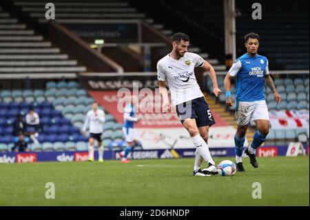 PETERBOROUGH, INGHILTERRA. 17 OTTOBRE 2020. Elliott Moore di Oxford in azione durante la partita Sky Bet League 1 tra Peterborough e Oxford United a London Road, Peterborough, sabato 17 ottobre 2020. (Credit: James HolyOak | MI News) Credit: MI News & Sport /Alamy Live News Foto Stock