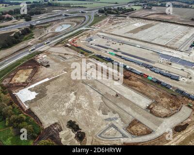 Sevington, Regno Unito. 17 Ott 2020. (Nota dell'editore: Immagine presa da un drone)Vista aerea dell'impianto di confine interno di Sevington, Ashford, Kent, durante la costruzione. Credit: SOPA Images Limited/Alamy Live News Foto Stock