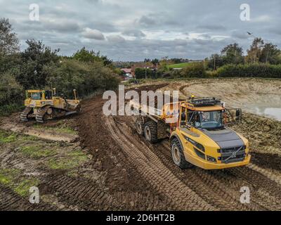 Sevington, Regno Unito. 17 Ott 2020. (Nota dell'editore: Immagine presa da un drone)tracce viste durante la costruzione del nuovo impianto di Sevington Inland Border, Ashford, Kent. Credit: SOPA Images Limited/Alamy Live News Foto Stock