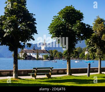 Esplanade con castello Ort a Gmunden, Lago Traun, Salzkammergut, alta Austria, Austria Foto Stock