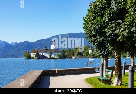 Esplanade con castello Ort a Gmunden, Lago Traun, Salzkammergut, alta Austria, Austria Foto Stock