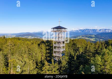 Foto di UAV, torre di osservazione Lichtenbeg con vista sull'Attersee, Sankt Georgen ad Attergau, Salzkammergut, Austria superiore Foto Stock