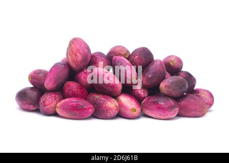 Pistacchi freschi su sfondo bianco isolato Foto Stock