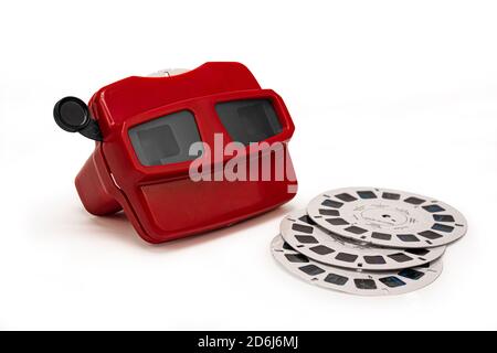 Visualizzatore di diapositive 3D rosso vintage isolato su sfondo bianco. Cursore 3d stile retro Foto Stock