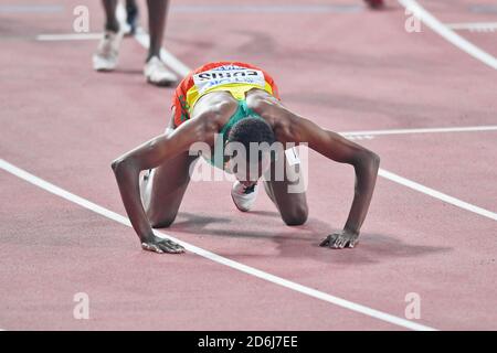 Muktar Edris (Etiopia) celebra la sua medaglia d'oro di 5000 metri. IAAF World Athletics Championships, Doha 2019 Foto Stock