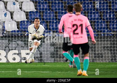 GETAFE, SPAGNA - OTTOBRE 17: David Soria del Getafe FC durante la partita la Liga Santander tra Getafe CF e FC Barcellona al Colosseo Alfonso Perez il 17,2020 ottobre a Getafe, Spagna. (Foto di Perez Meca/MB Media) Foto Stock