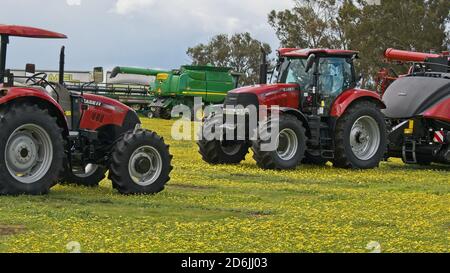 Corowa, nuovo Galles del Sud / Australia - Settembre 26 2020: Trattori e macchinari Case in vendita a Corowa NSW Australia Foto Stock