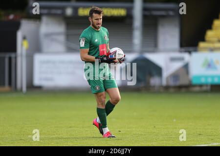 Harrogate, Yorkshire, Regno Unito. 17 ottobre 2020. James Belshaw di Harrogate Town durante la partita Sky Bet League 2 tra Harrogate Town e Barrow a Wetherby Road, Harrogate sabato 17 ottobre 2020. (Credit: Mark Fletcher | MI News) Credit: MI News & Sport /Alamy Live News Foto Stock