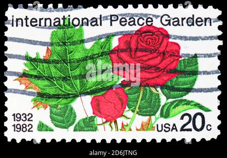 MOSCA, RUSSIA - 15 SETTEMBRE 2020: Francobollo stampato negli Stati Uniti spettacoli International Peace Garden, 1932-1982, serie, circa 1982 Foto Stock