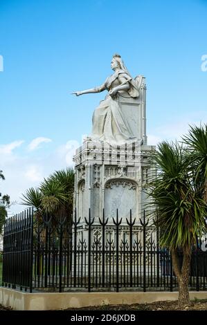 Una statua in pietra della Regina Vittoria, eretta nel 1898 per commemorare il giubileo della Regina. Southend sul mare Foto Stock