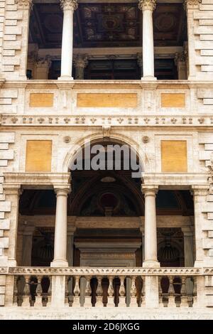 Architettura tradizionale a Roma Foto Stock