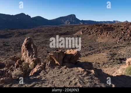 Vista sul campo di lava nella caldera del Parco Nazionale del Monte Teide, Tenerife, Isole Canarie, Spagna Foto Stock