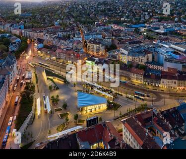 Vista aerea su piazza Kalman Szell. La rinnovata piazza ex Mosca offre un panorama mozzafiato sulla città. Questo è un punto di giunzione del lato Buda Foto Stock