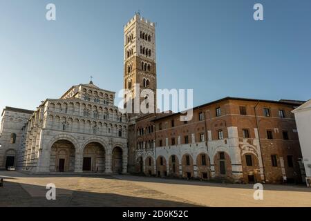 Veduta della Cattedrale di Lucca, cattedrale cattolica romana dedicata a San Martino di Tours a Lucca, Toscana, Italia. Foto Stock