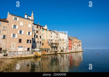 La parte vecchia di Rovigno a Crotia e l'Adriatico Mare Foto Stock