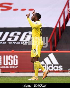 Ademola Lookman di Fulham celebra il primo gol della partita durante la partita della Premier League a Bramall Lane, Sheffield. Foto Stock