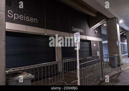 Essen, Germania. 18 Ott 2020. Durante il gioco Frauen Bundesliga tra SGS Essen e Bayer 04 Leverkusen allo Stadion Essen in Germania, chiuso il campo da buongustai. HERZBERG Credit: SPP Sport Press Photo. /Alamy Live News Foto Stock