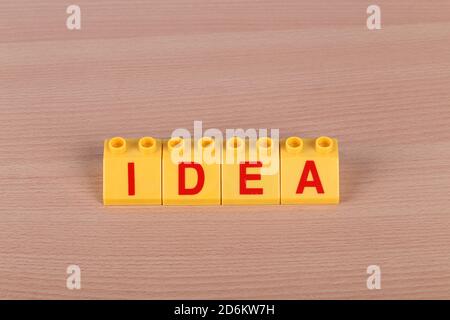 Idea di parola scritta fuori dai blocchi del giocattolo dei bambini Foto Stock