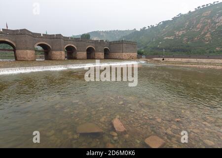 Passo di Shanhai (Shanhaiguan), uno dei passi principali della Grande Muraglia Cinese, situato nel distretto di Shanhaiguan in Qinhuangdao, provincia di Hebei, Cina Foto Stock