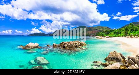 Splendido paesaggio tropicale - spiaggia panoarmica, isola di Mahe, Seychelles Foto Stock