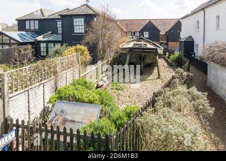 Il rinnovato e conservato Yawl di ostriche Whitstable preferito. Foto Stock