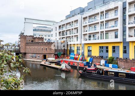 Il Pirate Castle, un'associazione benefica per le attività nautiche e all'aperto in un centro comunitario completamente accessibile sul Regent's Canal a Camden Town, Londra, Regno Unito Foto Stock