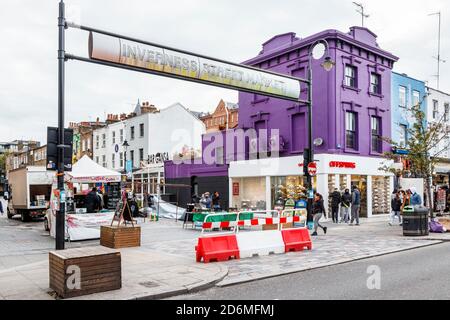 Inverness Street Market a Camden Town, di solito molto occupato, molto più tranquillo durante la pandemia del coronavirus, Londra, Regno Unito Foto Stock