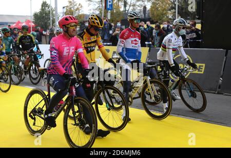 Oudenaarde, Belgio. 18 Ott 2020. Alberto Bettiol di EF PRO CICLISMO , Mathieu Van der Poel di ALPECIN - FENIX ,Wout Van aert DEL TEAM JUMBO - VISMA e Julian Alaphilippe di DECEUNINCK - RAPIDO - PASSO durante la Ronde van Vlaanderen 2020, giro della corsa ciclistica delle Fiandre, Anversa - Oudenaarde il 18 ottobre, 2020 in Oudenaarde, Belgio - Foto Laurent Lairys / DPPI Credit: Laurent Lairys/Agence Locevaphotos/Alamy Live News Foto Stock