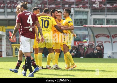 Giovanni Simeone di Cagliari Calcio festeggia con i compagni di squadra dopo aver segnato Durante la Serie UNA partita di calcio tra il Torino FC e. Cagliari Calcio A. Foto Stock