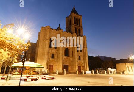 La Basilica di Saint-Denis è il simbolo per 1000 anni dei legami della famiglia reale francese con il cristianesimo. Parigi. Francia. Foto Stock