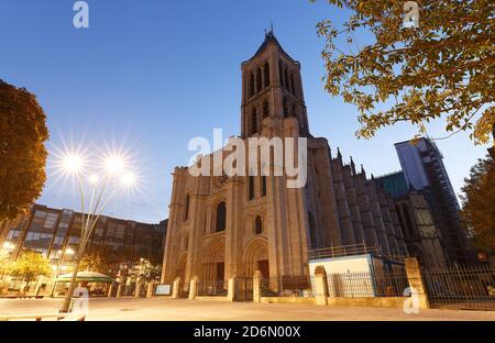 La Basilica di Saint-Denis è il simbolo per 1000 anni dei legami della famiglia reale francese con il cristianesimo. Parigi. Francia. Foto Stock