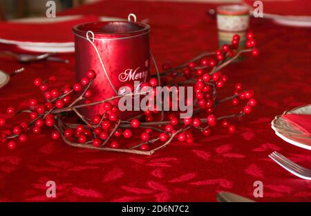 Candela Natale decorazione tavolo cena tovaglia rosso Foto Stock