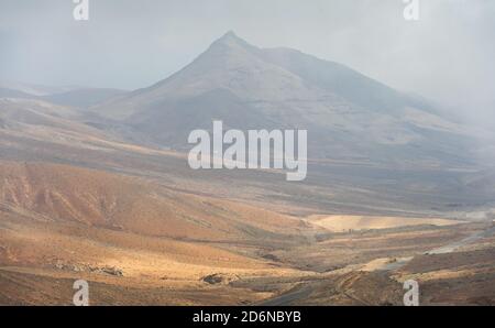 Panorama montano dal punto di vista astronomico Sicasumbre (Mirador Astronomico De Sica Sumbre). Fuerteventura. Isole Canarie. Spagna. Foto Stock