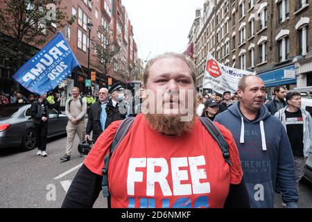 Stand Up X con Piers Corbyn (fratello di Jeremy Corbyn) Rally nel centro di Londra che condivide il loro messaggio di libertà e Anti Lockdown, maschere e corona Foto Stock