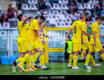 Giovanni Simeone di Cagliari Calcio celebra il traguardo durante la Serie A 2020/21 tra Torino FC e Cagliari Calcio allo Stadio Olimpico Grande Torino, Torino, Italia il 18 ottobre 2020 - Foto Fabrizio Carabelli Credit: LM/Fabrizio Carabelli/Alamy Live News Foto Stock