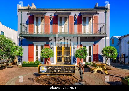 Il Fairhope Welcome Center è raffigurato, il 17 ottobre 2020, a Fairhope, Alabama. Fairhope è stata fondata nel 1894 come colonia utopica a tassazione unica. Foto Stock