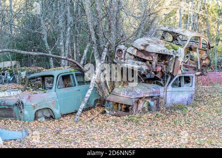 Cimitero auto durante l'autunno in Svezia Foto Stock