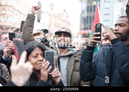 Stand Up X con Piers Corbyn (fratello di Jeremy Corbyn) Rally nel centro di Londra che condivide il loro messaggio di libertà e Anti Lockdown, maschere e corona Foto Stock