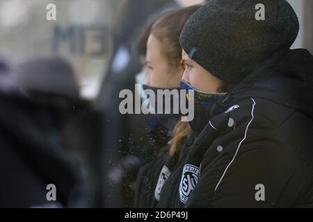 Weinberg, Germania. 18 Ott 2020. Banco di SV Weinberg durante la Frauenregionalliga tra SV Weinberg e FFC Wacker München. Sven Beyrich/SPP Credit: SPP Sport Press Photo. /Alamy Live News Foto Stock