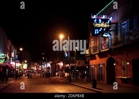 Memphis, TN, USA - 24 settembre 2019: Il Jerry Lee Lewis Café e Honky Tonk sulla famosa Beale Street. Lewis fu uno dei pionieri del Rock and Foto Stock