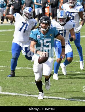 Jacksonville, Stati Uniti. 18 Ott 2020. Jacksonville Jaguars Quarterback Gardner Minshew II corre per un touchdown nel terzo trimestre mentre i Detroit Lions gareggiano contro le giaguari al TIAA Bank Field di Jacksonville, Florida, domenica 18 ottobre 2020. I Lions hanno sconfitto i Jaguar 34-16. Foto di Joe Marino/UPI Credit: UPI/Alamy Live News Foto Stock