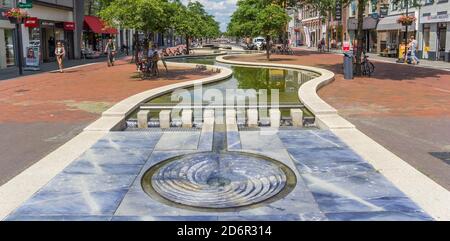 Panorama del meandante canale Cascade a Hoogeveen, Paesi Bassi Foto Stock