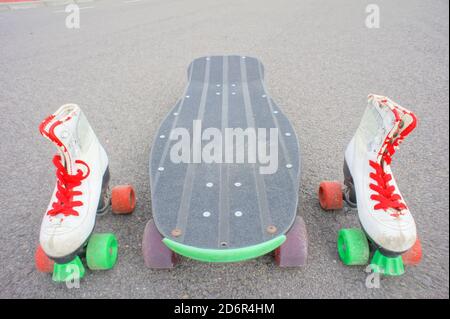 In stile vintage Longboard Skateboard nero Foto Stock