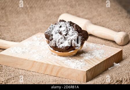 Torta al tartufo. La Pasticceria Spagnola è una parte specializzata della cucina Spagnola legata alla preparazione di vari dessert e dolci. Confezione Foto Stock